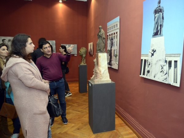 Xalq Rəssamı Tokay Məmmədovun 90 illik yubileyinə həsr olunmuş sərgi açılıb